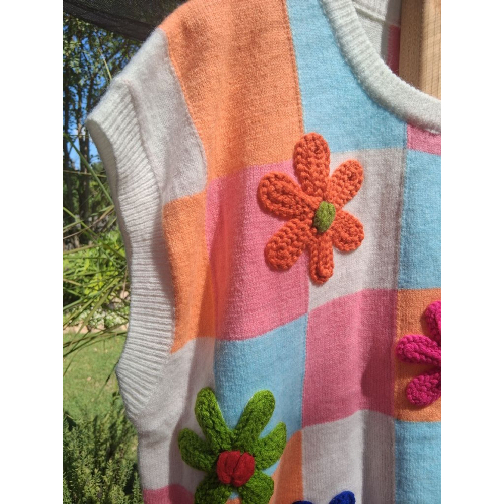 🌸 BiBi XL Multi-color Pastel Patchwork Floral Crew Neck Sleevless Sweater NWT - Picture 4 of 13